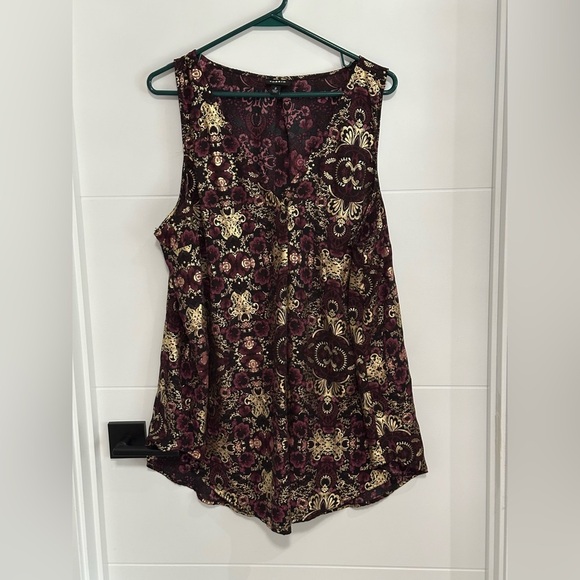 ⭐️Like New⭐️ Torrid: Women’s Sleeveless Blouse- Size 2 - Picture 2 of 7